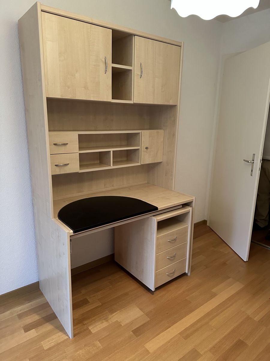 Scrivanie: Bureau pour jeune – Usato da Courtelary venduto da ReBo012