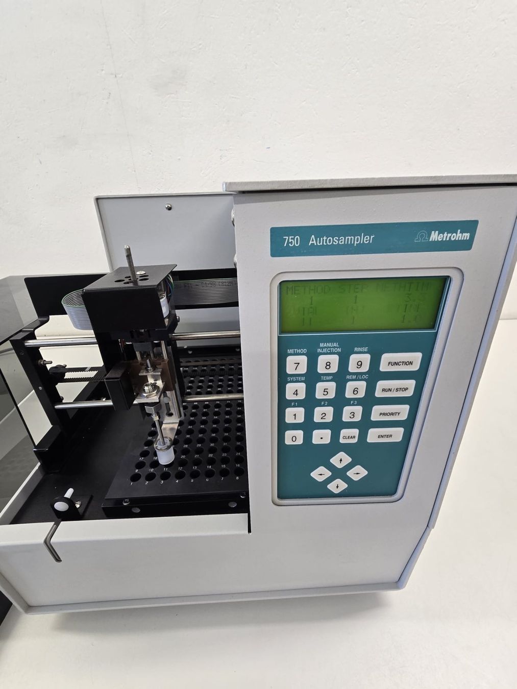 Metrohm Tutte le macchine: Metrohm 750 autosampler – Usato da Niederdorf venduto da LeptonAG_Labor 3