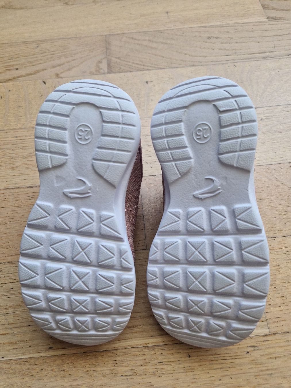Scarpe per ragazze: Turnschuhe rosa Grösse 25 – Usato da Heimberg venduto da Eleanor20 6