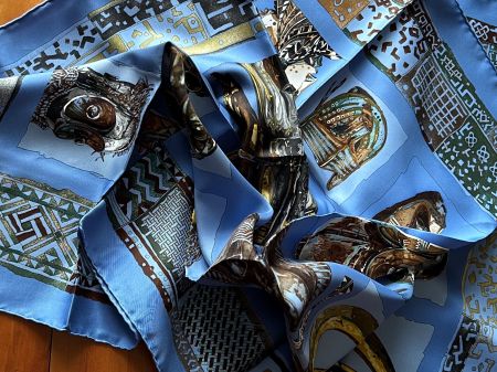 Hermes carré foulard en soie " Persona "de Loïc Dubigeon