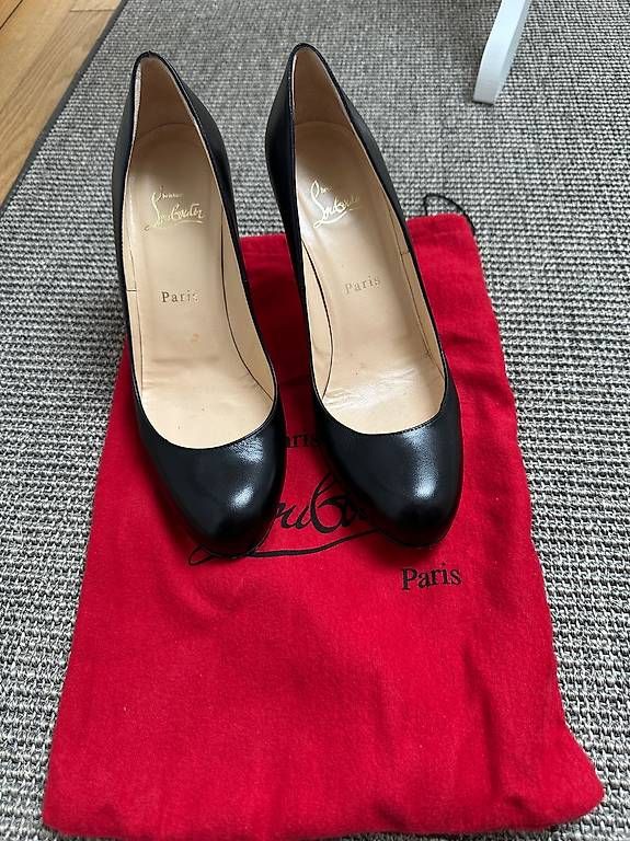 Christian Louboutin Damenschuhe: Original Christian Louboutin Simple Pumps - 38.5 – Gebraucht aus Basel von Ste_j5qf