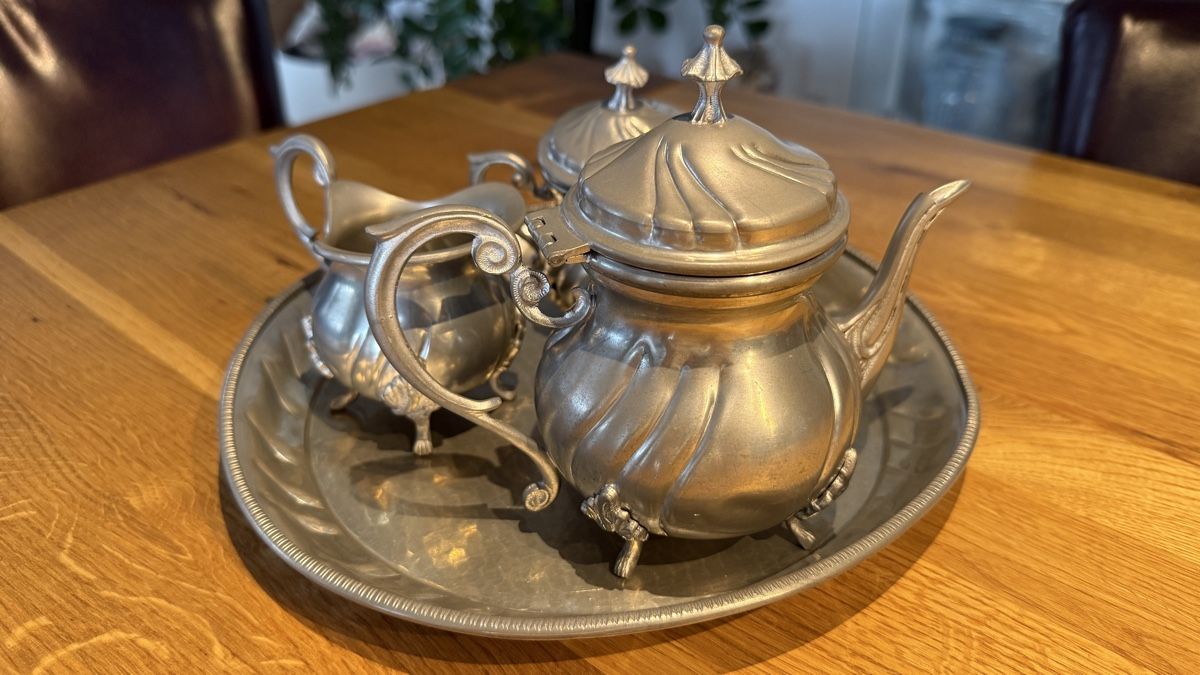 Set di piatti: Antikes Zinn-Kaffeeservice, 4-teilig – Usato da Thayngen venduto da ggg71 4