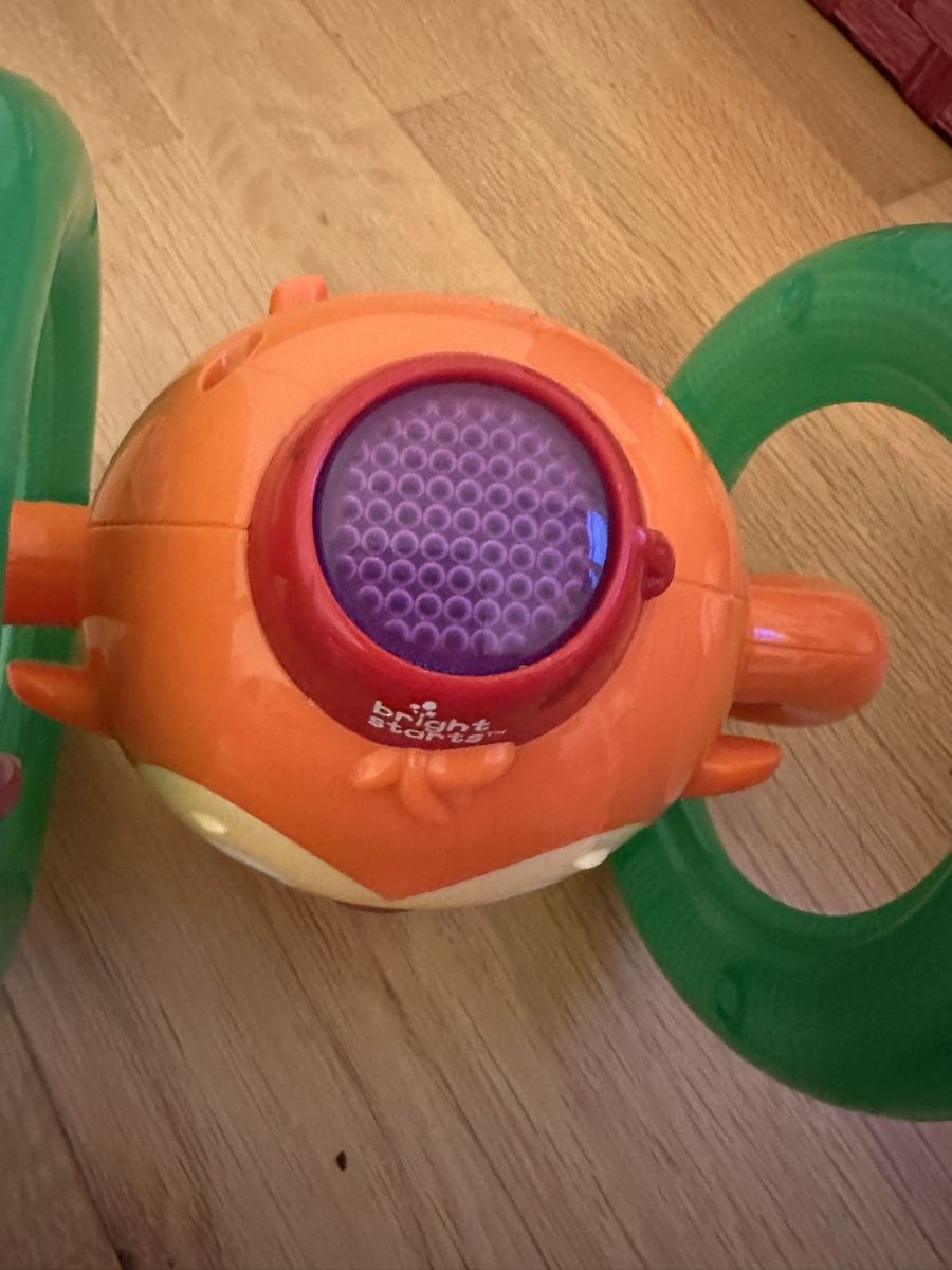 Giocattoli: Bright Starts Roll & Glow Monkey - Crawling Toy, Fun! – Usato da Horgen venduto da ger_2y92 2