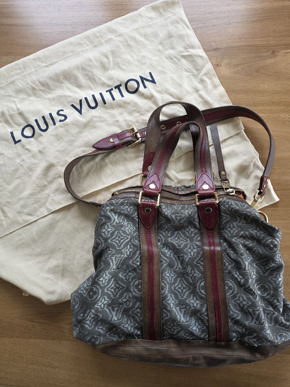 Louis Vuitton Sacs: Sac Louis Vuitton Edition limitée 2010 Aviator – D'occasion à Echallens par cam_n5cl