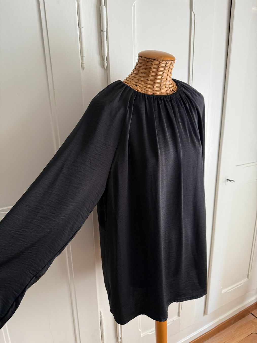 Camicette: BODYFLIRT - Satin Bluse schwarz fliessend 44 – Usato da Zürich venduto da Diazaio 1