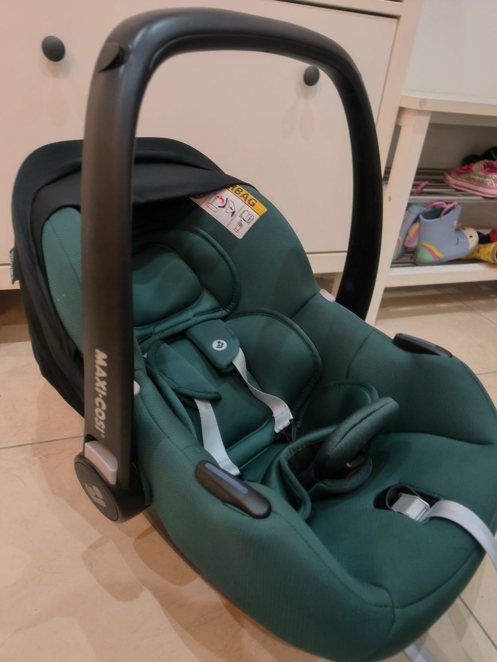 Maxi-Cosi Sièges auto: Maxi Cosi Set CabrioFix i-Size Essential Green mit Base – Neuf (Voir description) à Strengelbach par Lerch05 1
