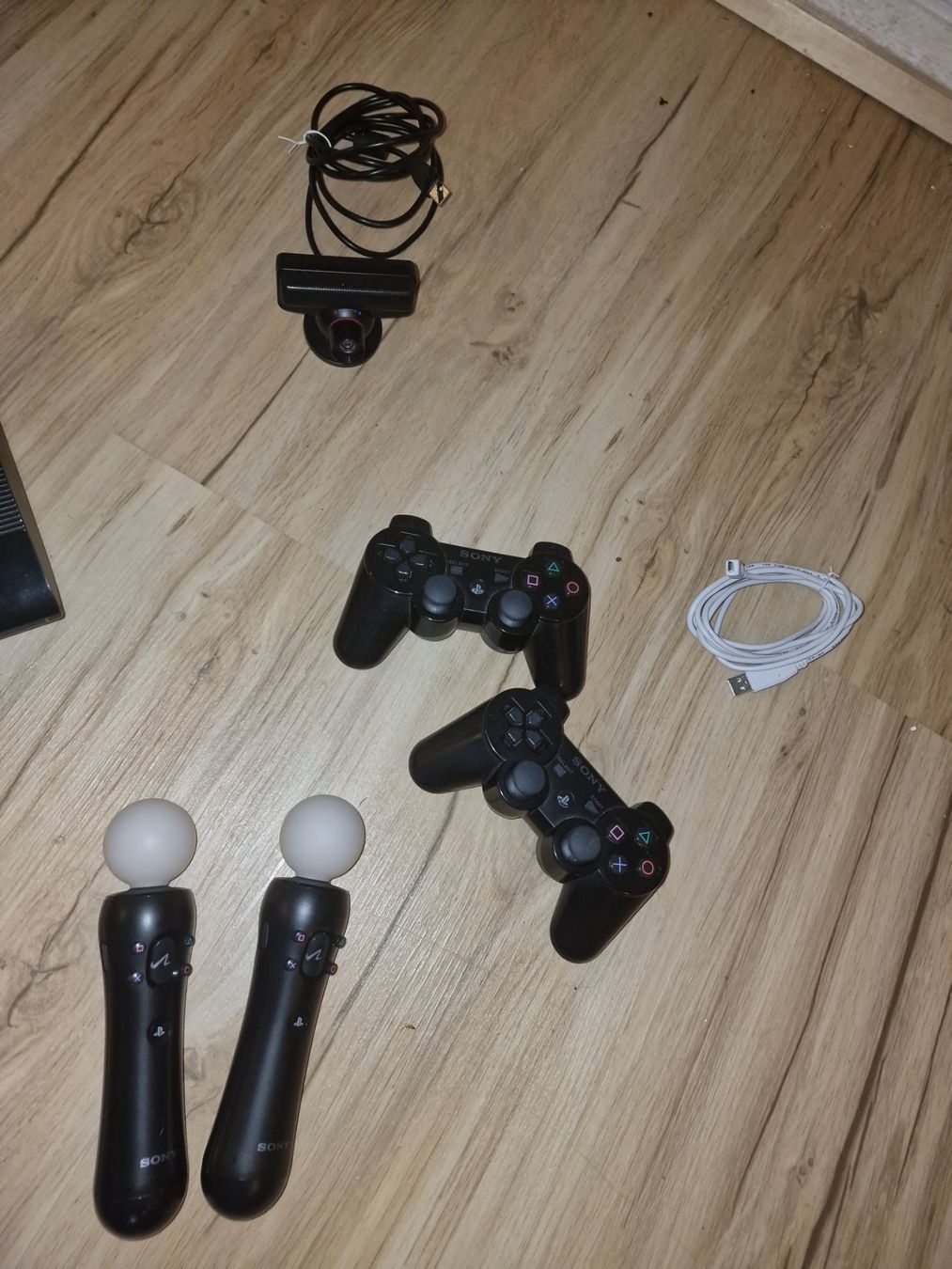 Sony Konsolen: Sony PS3 Super Slim Set – 2 Controller, 2 Move & 9 Spiele – Gebraucht aus Muttenz von c_n 2