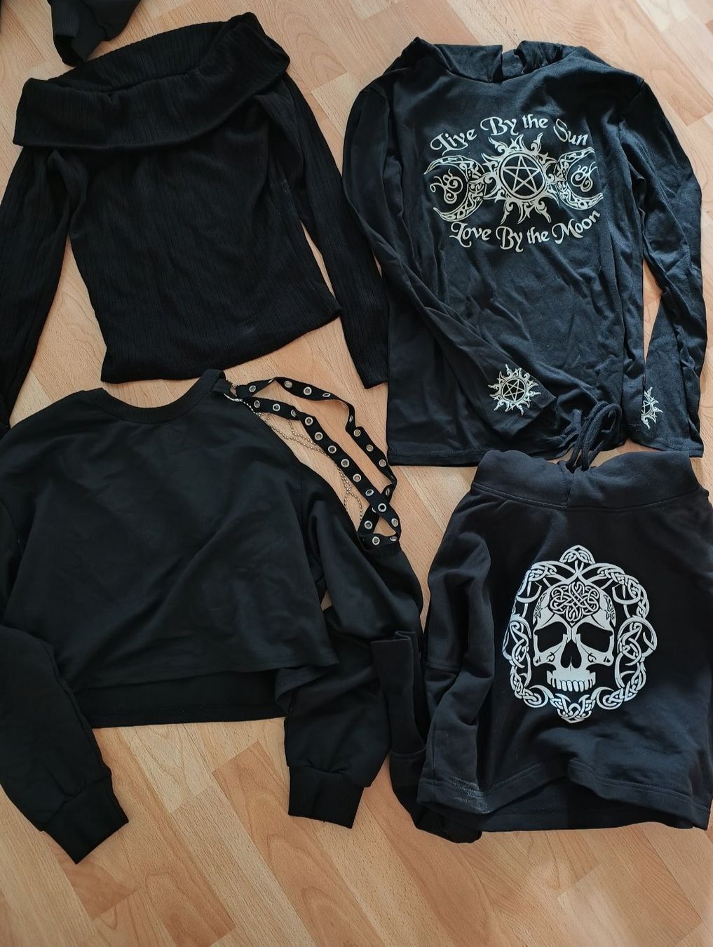 Maglioni & Felpe: 6 Gothic Anime Pullover grösse S – Usato da Pfäffikon SZ venduto da Elendir 1