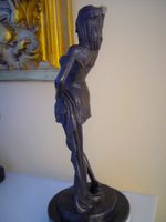 Grosse weibliche Bronze Skulptur