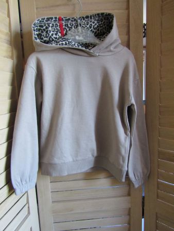 Gr. 116, Hoodi in Khaki mit Leo-Kapuze