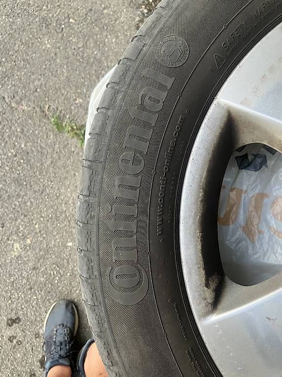 Continental Pneumatici & Ruote complete: Winterräder komplett 225 / 55 R17 – Usato da Kreuzlingen venduto da aquarius25 2