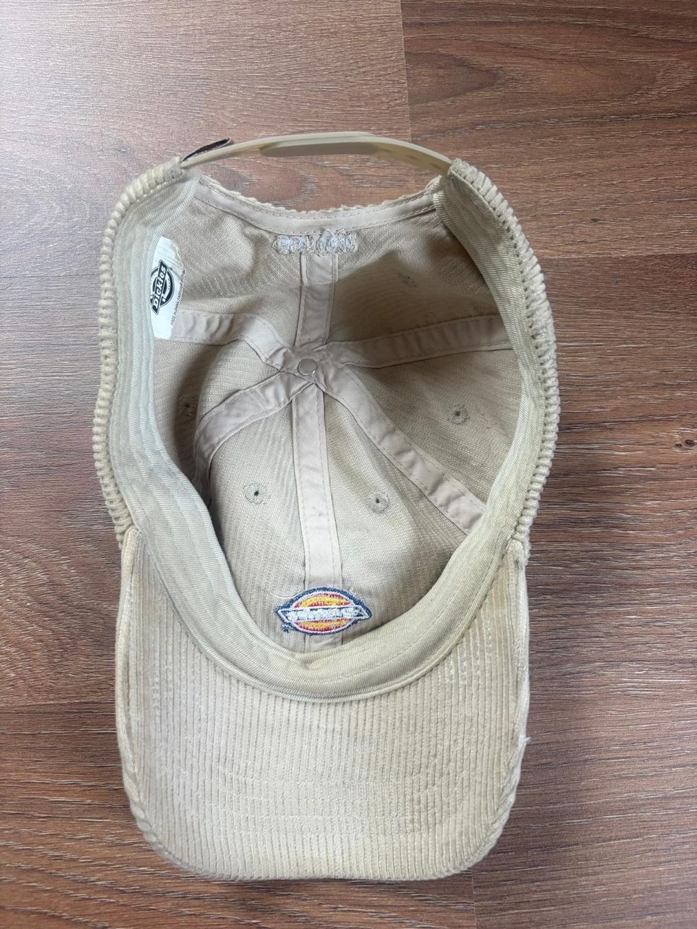 Dickies Copricapi, berretti & cappellini: Casquette Dickies daim beige – Usato da Môtiers NE venduto da ElGreco3099 2