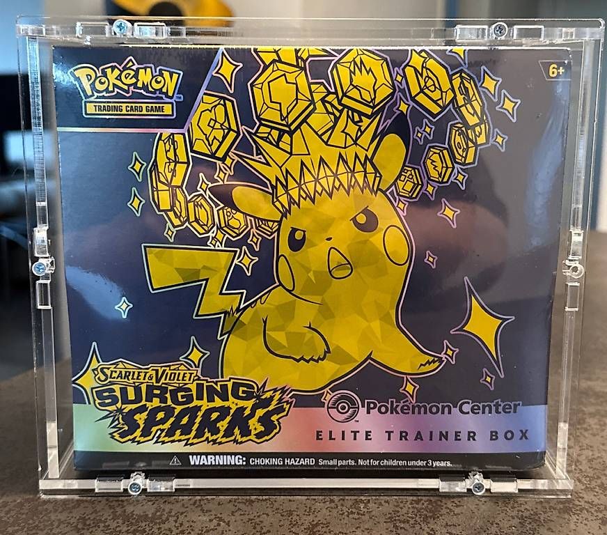 Pokémon Carte collezionabili: Surging Sparks Pokémon Center Elite Trainer Box – Nuovo e nell'imballaggio originale da Penthaz venduto da Loupuce
