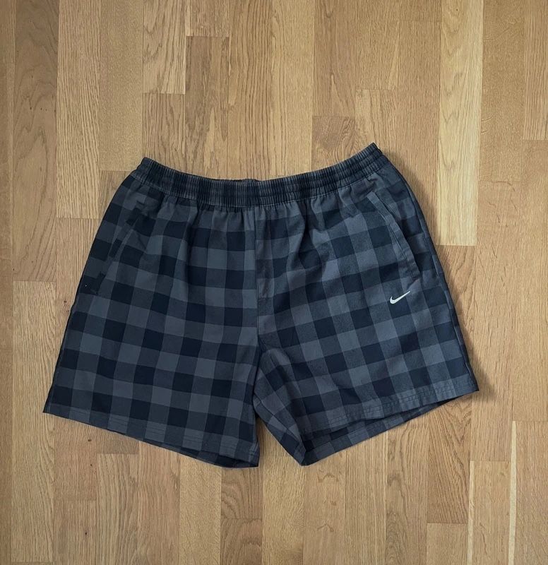 Nike Hosen: Nike Shorts – Gebraucht aus Klingnau von yoshi28282