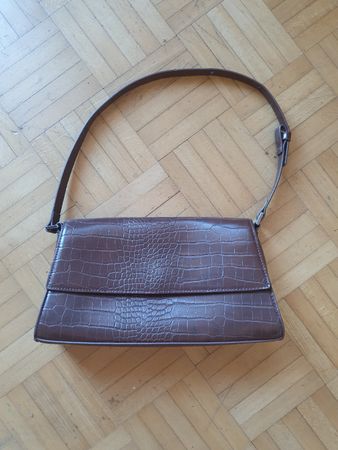 Monki Handtasche in Krokodilmuster