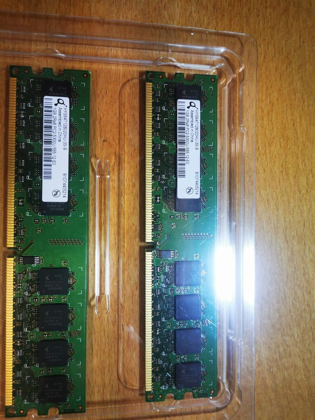 Memoria / RAM: 2x1GB DDR2 667MHZ PC2-5300 RAM – Usato da Buchs ZH venduto da Sutoris