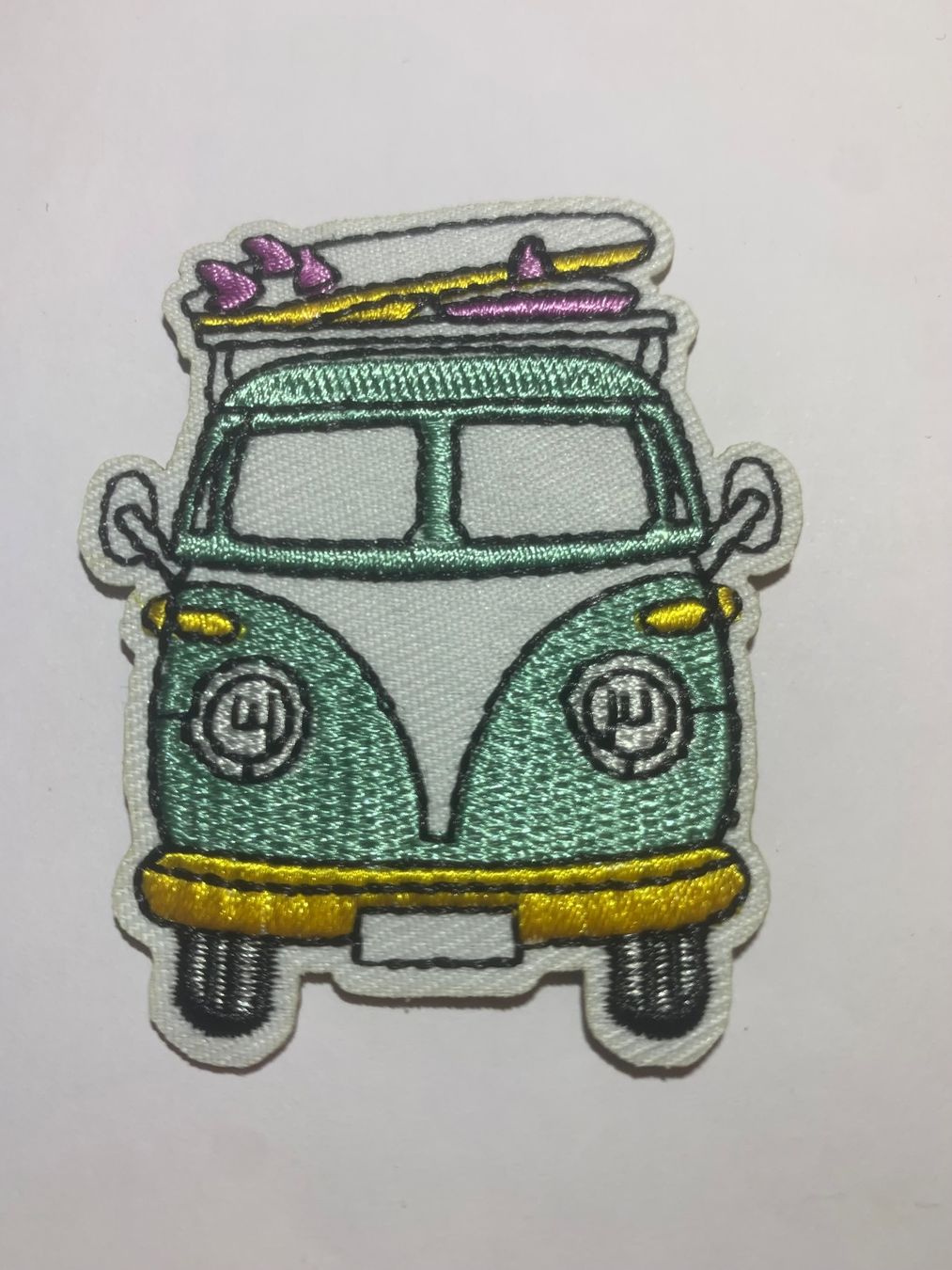 Toppe: VW Bus T1 Surf Badge, Patch, Bügelbild – Nuovo e nell'imballaggio originale da Ostermundigen venduto da Mcone