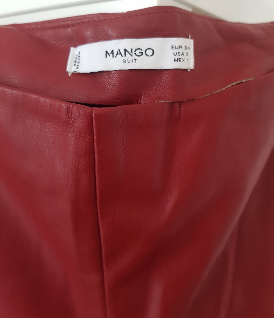 Pantaloni: Hose Kunstleder von Mango – Nuovo (secondo la descrizione) da Küsnacht ZH venduto da 2011_ 2