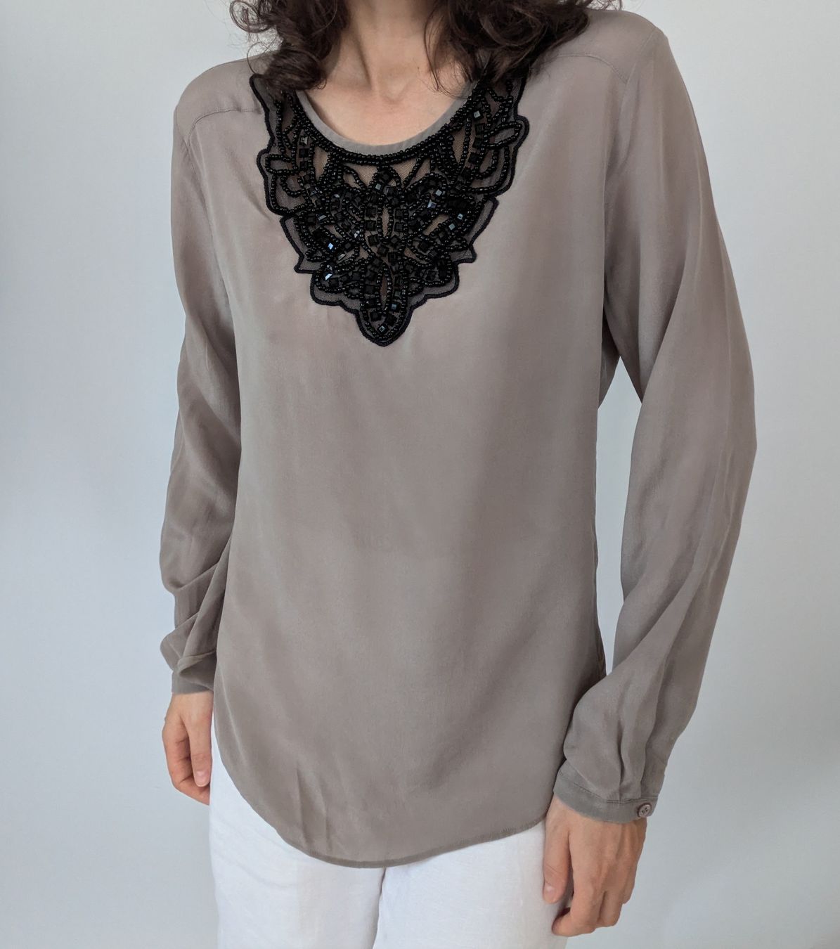 Riani Camicette: Bluse Riani Seide grau Damen Grösse S mit Perlenbesatz – Usato da Rorschach venduto da olg_5qq2