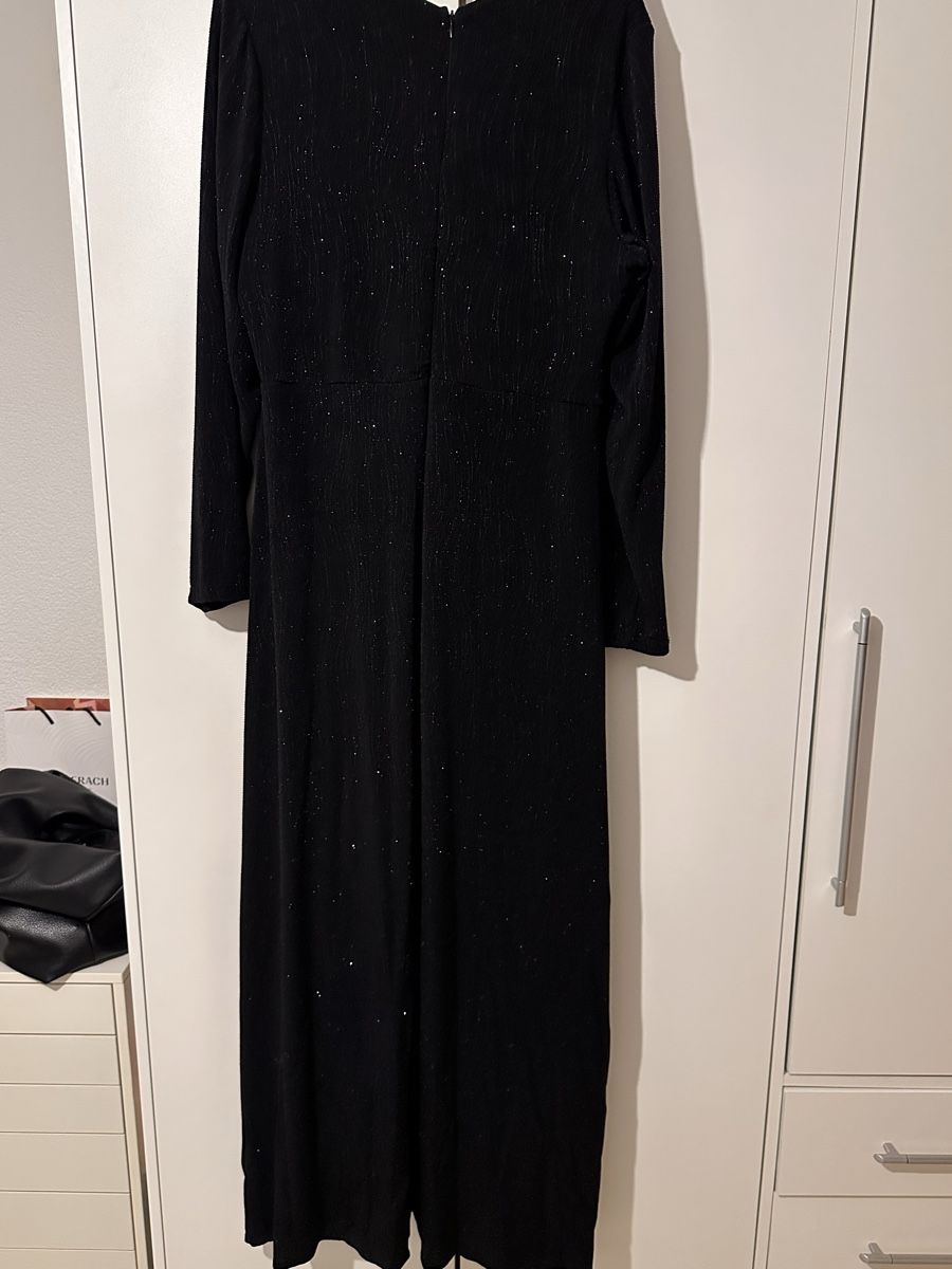 Robes: Elegantes, langes, schwarzes Abendkleid – Neuf (Voir description) à Bendern par konyali 1