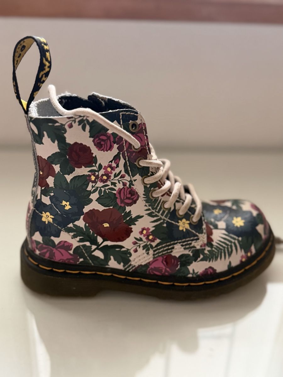 Dr. Martens Scarpe per ragazze: Süsse Dr. Martens Grösse 24 – Usato da Birmenstorf AG venduto da schattenfels 1