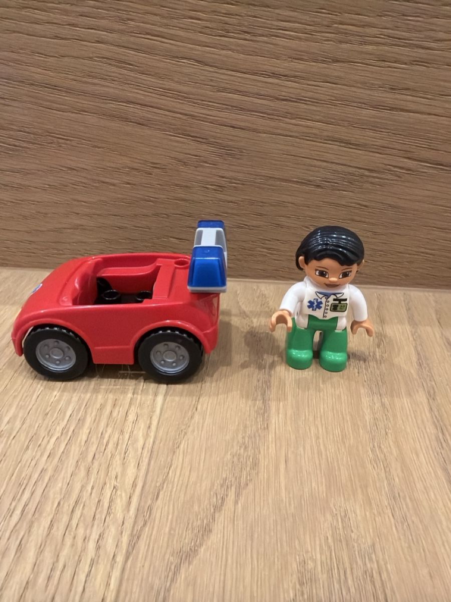 Lego Figurines: Lego Duplo Notärztin mit Auto – D'occasion à Hochfelden par man_6d68 1