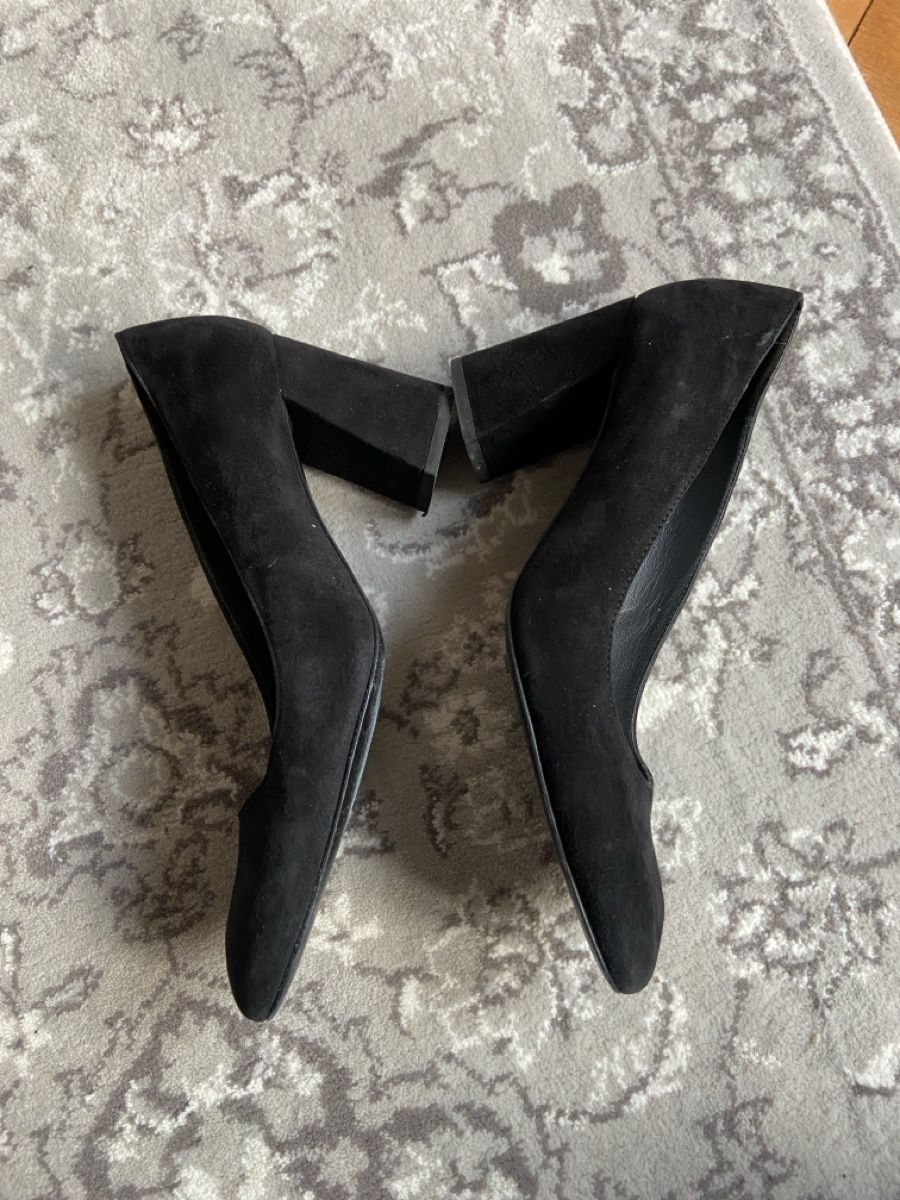 Stuart Weitzman Scarpe da donna: Stuart Weitzman Marymid Suede Square Toe Block Heel Pumps – Usato da Münchenstein venduto da B771 4