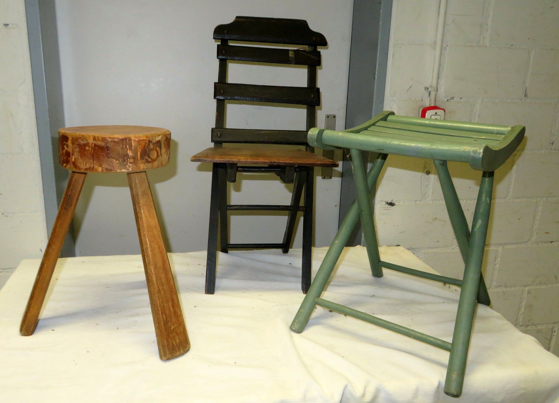 Hocker: 3 Hocker, Kinderstuhl, Hocker und Melkschemel – Gebraucht aus Zofingen von Schekke