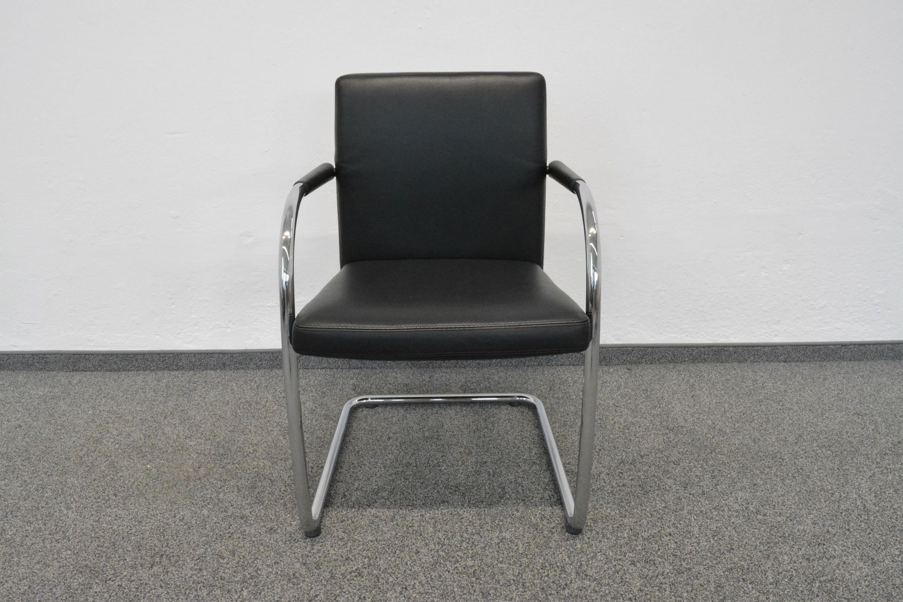 Vitra Sedie: Vitra Visasoft Freischwinger Premium Leder Schwarz – Usato da Schönenwerd venduto da mcofficeshop