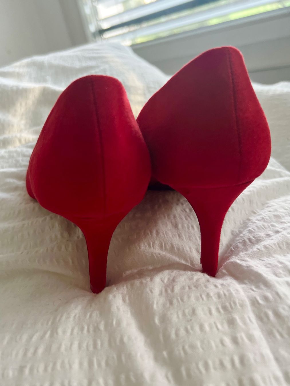 Scarpe da donna: Neue Pumps Gr. 39 - rot mit Perlendetails – Nuovo (secondo la descrizione) da Turgi venduto da SHK 5