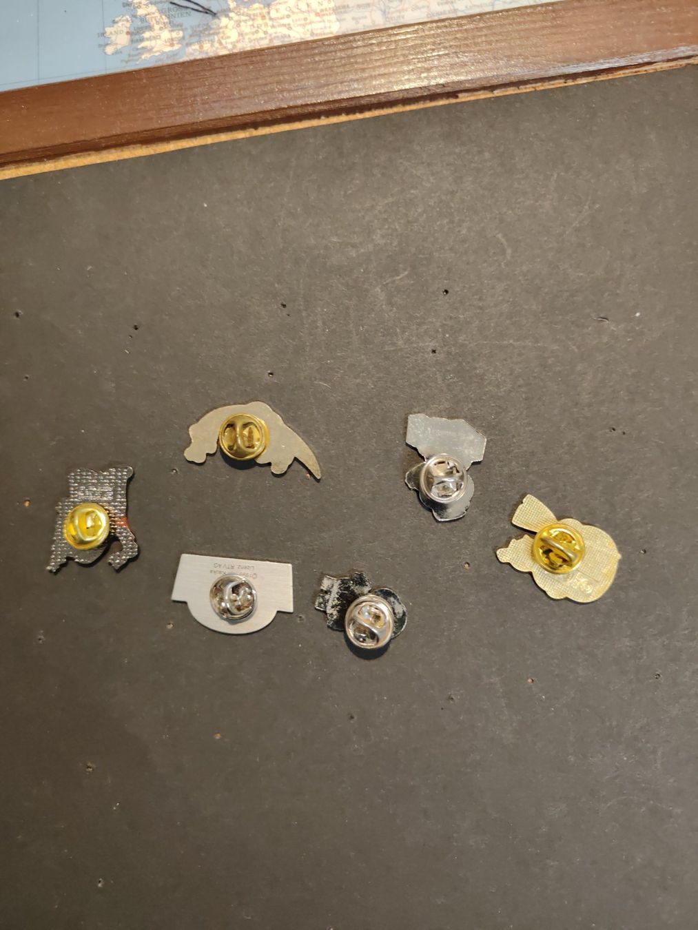 Placchette & Badge: 6 Pins – Usato da Dürnten venduto da 999999 7