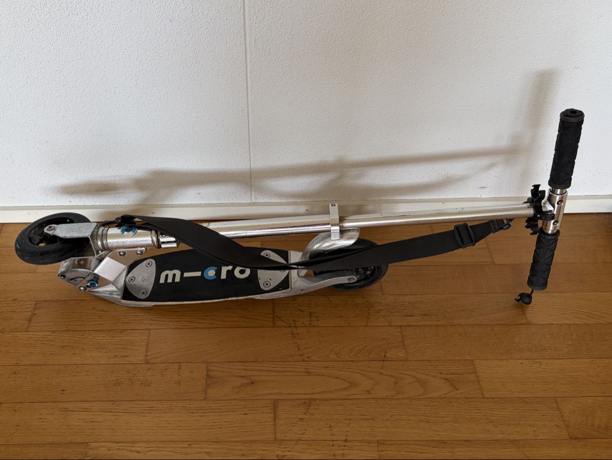 Micro Kickboard: Micro Scooter Classic – Schweizer Original, klappbar, mit Tr – D'occasion à Wetzikon ZH par otto.emil 4
