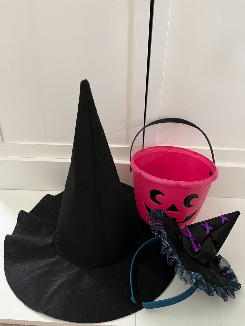 Costumi: Déguisement Halloween Violet taille 150 – Usato da Onnens VD venduto da thi_6rvw 1