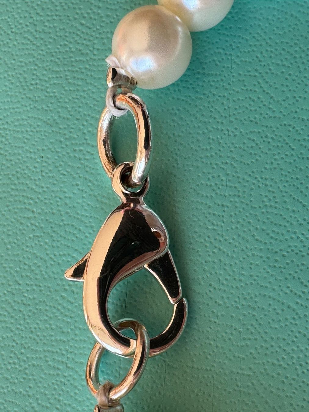 Tiffany & Co. Bracciali & Braccialetti: RETURN TO TIFFANY & CO PERLEN ARMBAND MIT SILBER HERZ – Usato da Binningen venduto da Chaussie 8