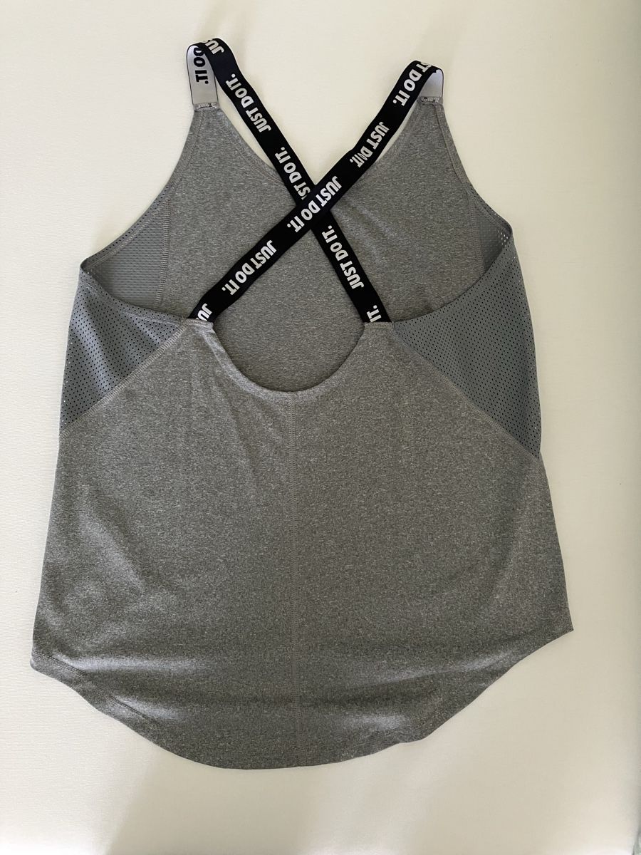 Nike Top: Nike Tanktop Grau mit "Just Do It" Trägern, Grösse M – Usato da Jona venduto da Ilese 1
