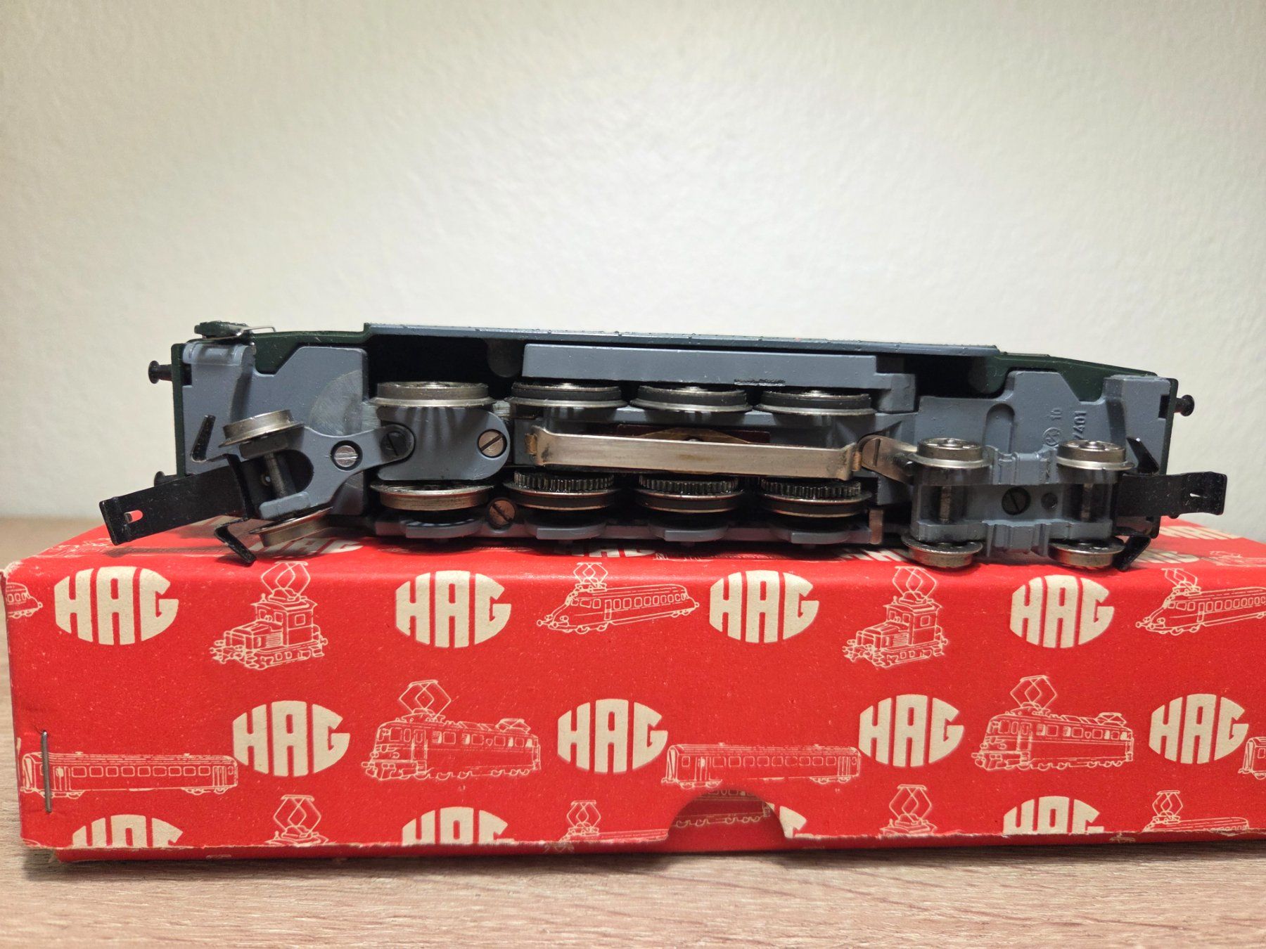 Hag Modellini di ferrovie: Hag 140 E-Lok Ae 4/7 SBB H0 – Usato da St-Aubin-Sauges venduto da Lo_Go 5