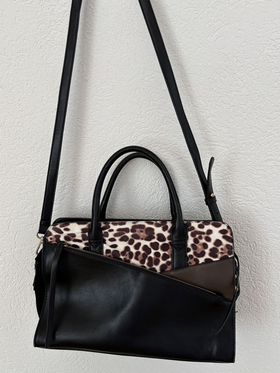 Taschen für Damen: Schwarze Handtasche mit Animal-Print - Herbst Schnäppchen – Neu (gemäss Beschreibung) aus Düdingen von aschmutz 1