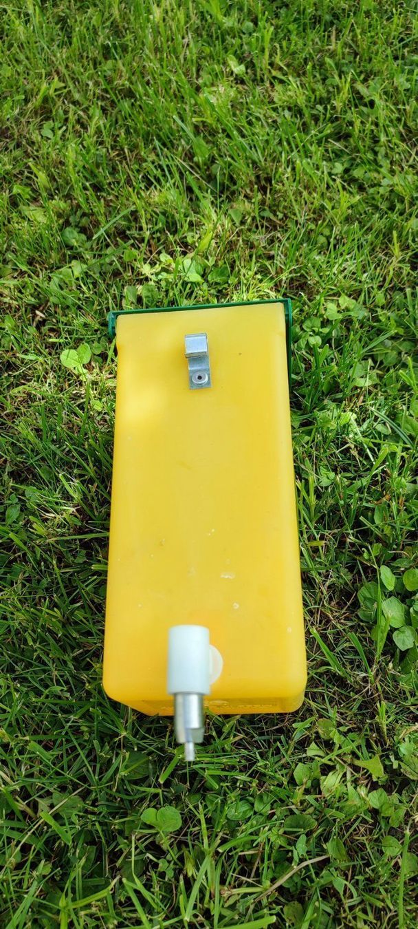 Futter: Wassertränke – Gebraucht aus Au SG von elefant9 2