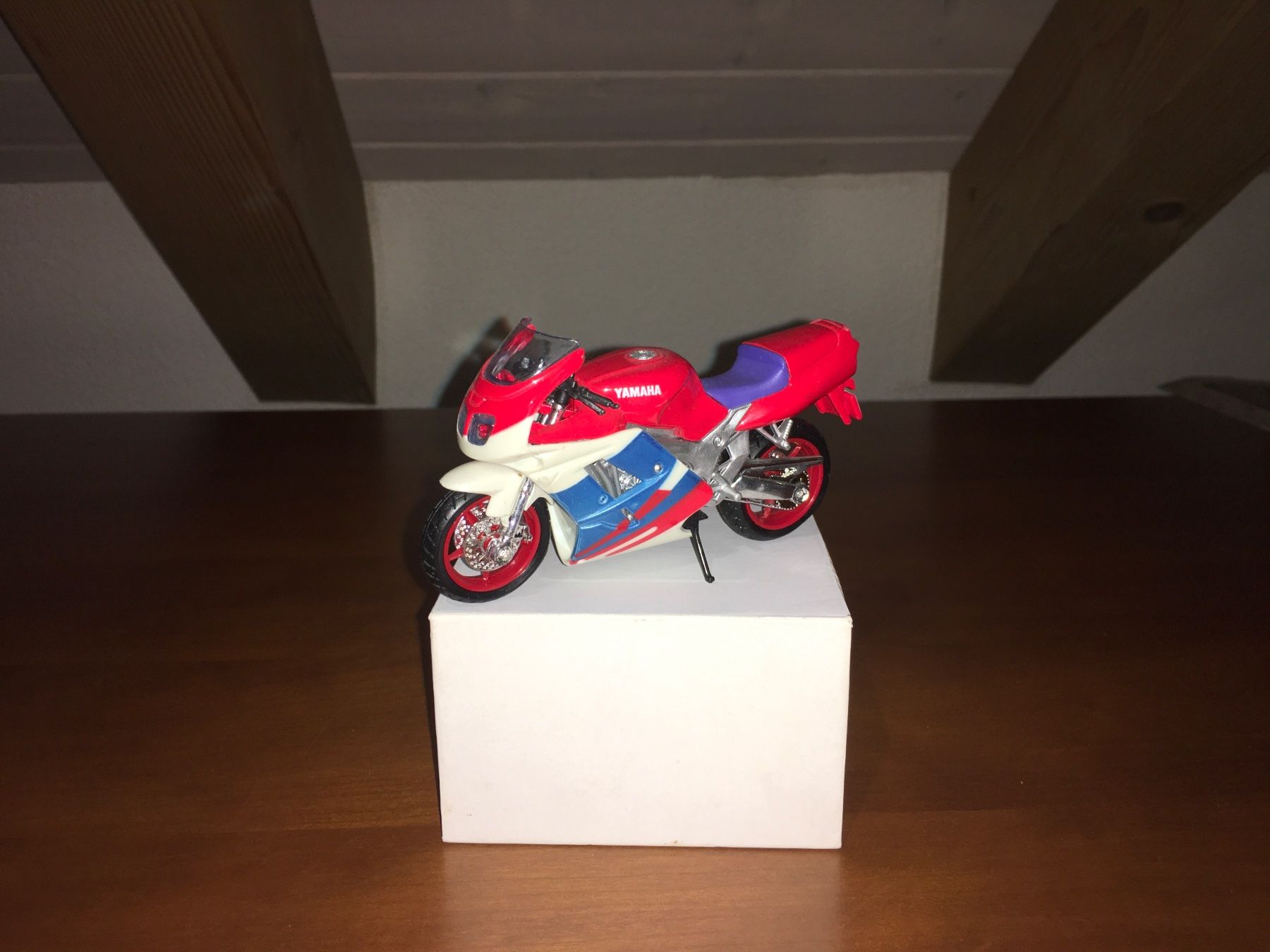 Maisto Modellautos: Yamaha FZR 600 - 1/18 – Gebraucht aus Wohlen AG von PrivatSammlung