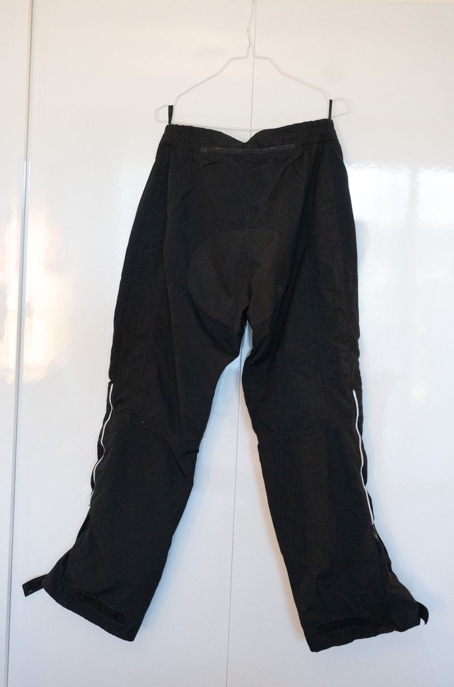 Pantaloni: Motorradhose mit Knieprotectoren. Schwarz. Gr. M – Usato da Tuggen venduto da smilesmile 1