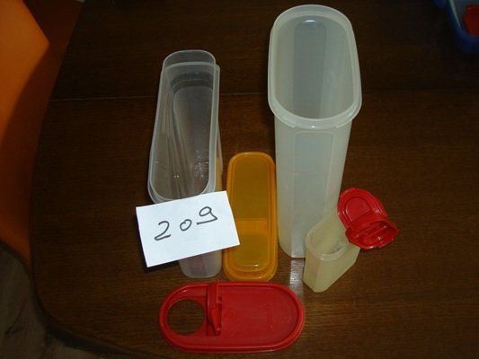 Tupperware Behälter & Ähnliches: Tupperware und Anderes – Gebraucht aus Pfäffikon SZ von Einstweilige