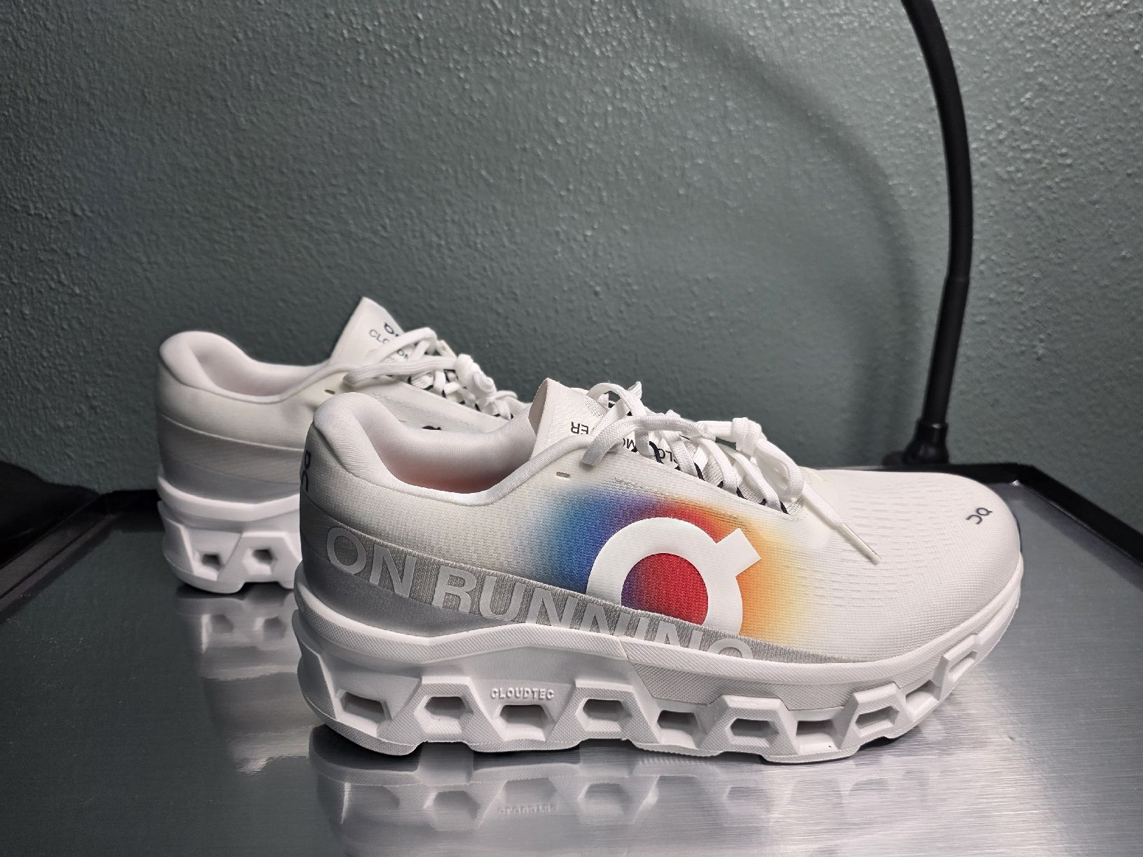 On Scarpe da uomo: On Running Cloudmonster 2, White Rainbow, Size EU 45 – Nuovo (secondo la descrizione) da Brüttisellen venduto da par_8zbj