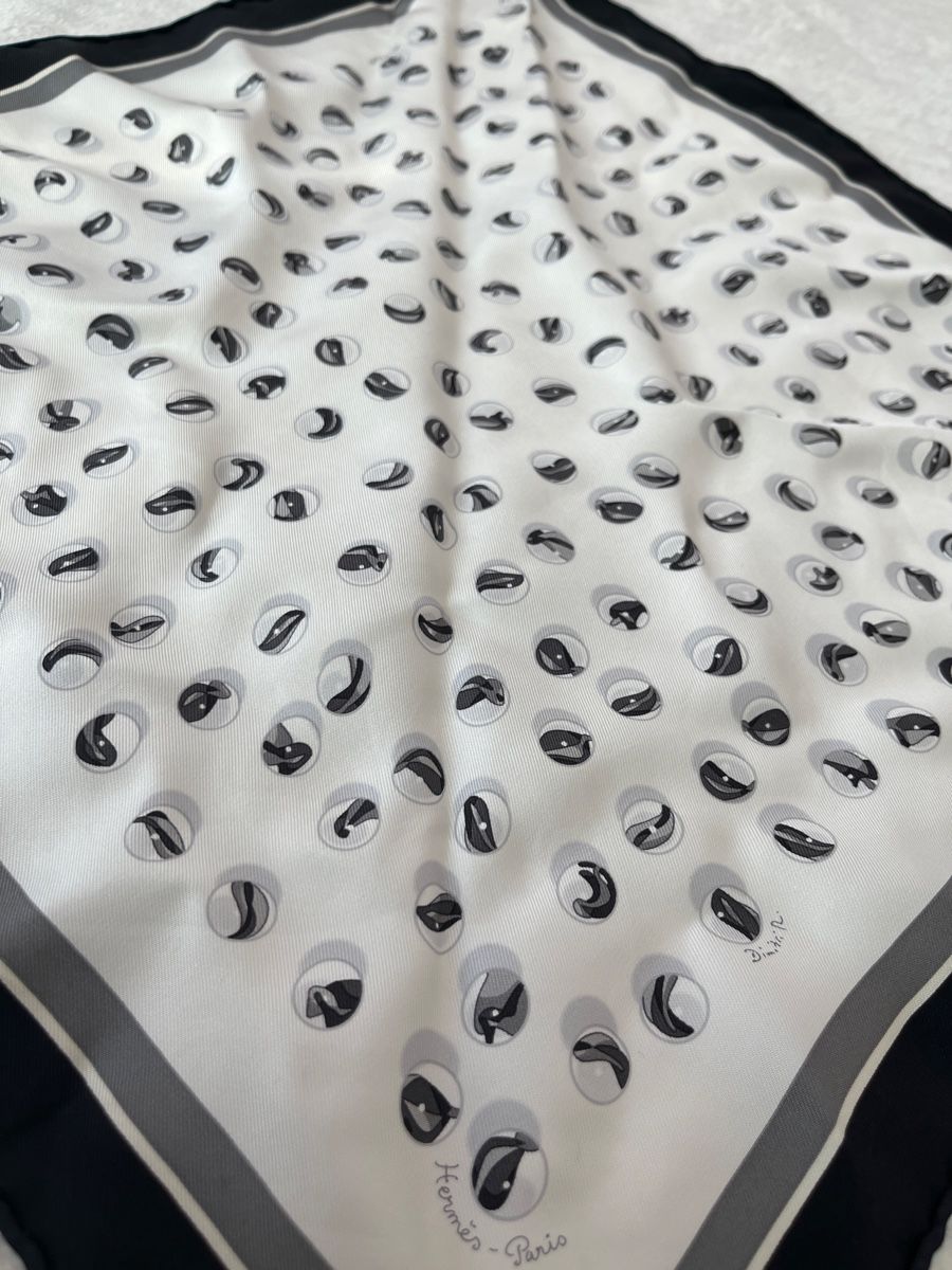 Hermès Foulard & Sciarpe: Hermès Seidentuch "Jeu de Billes", Schwarz/Weiss, 42cm – Usato da Biberist venduto da lle_z7hb 1