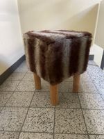 Dekorativer Hocker mit Kunstfell – wie neu
