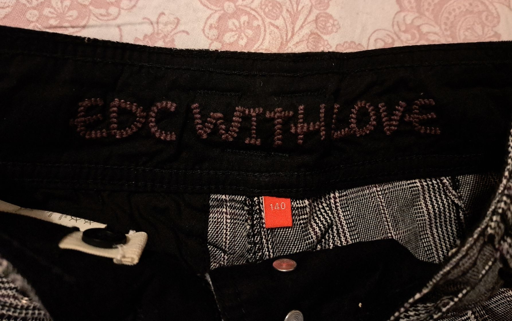 Esprit Pantaloni: NEU Esprit Shorts Grösse 140 Karomuster – Nuovo e nell'imballaggio originale da Zürich venduto da dph_r9t2 6