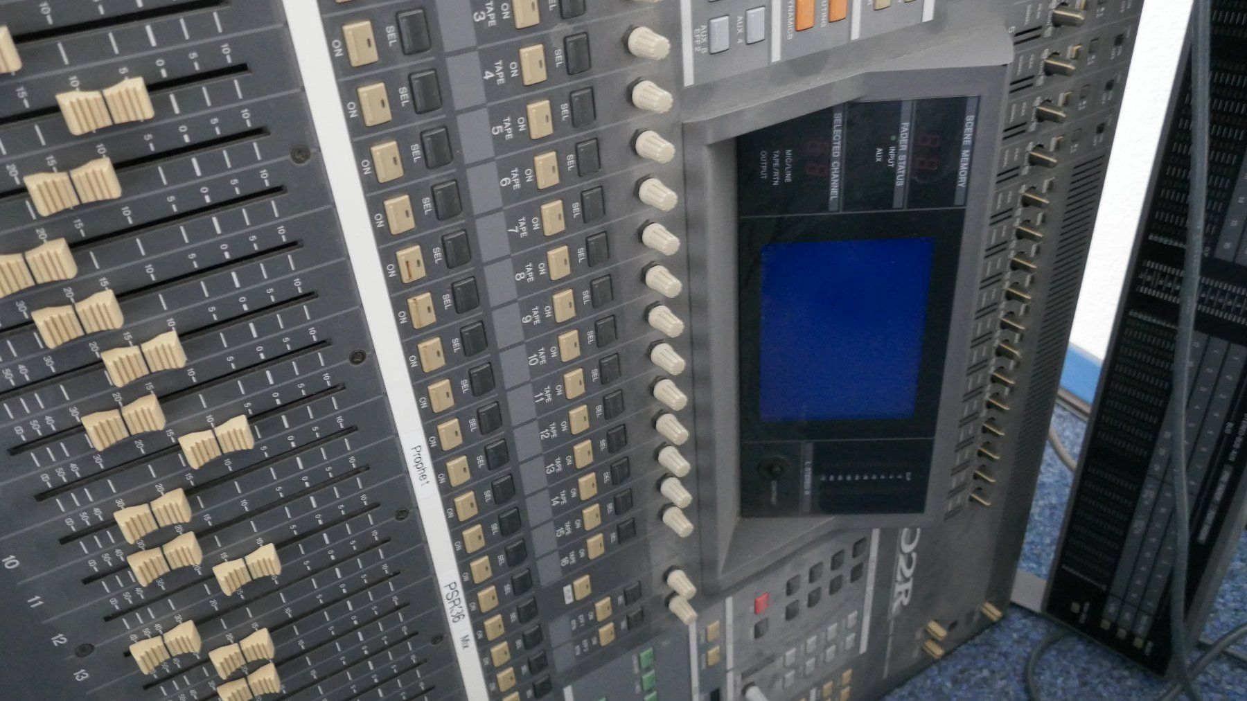 Yamaha Console di mixaggio: Yamaha 02r Mischpult – Usato da Wenslingen venduto da FairlightCMI 1