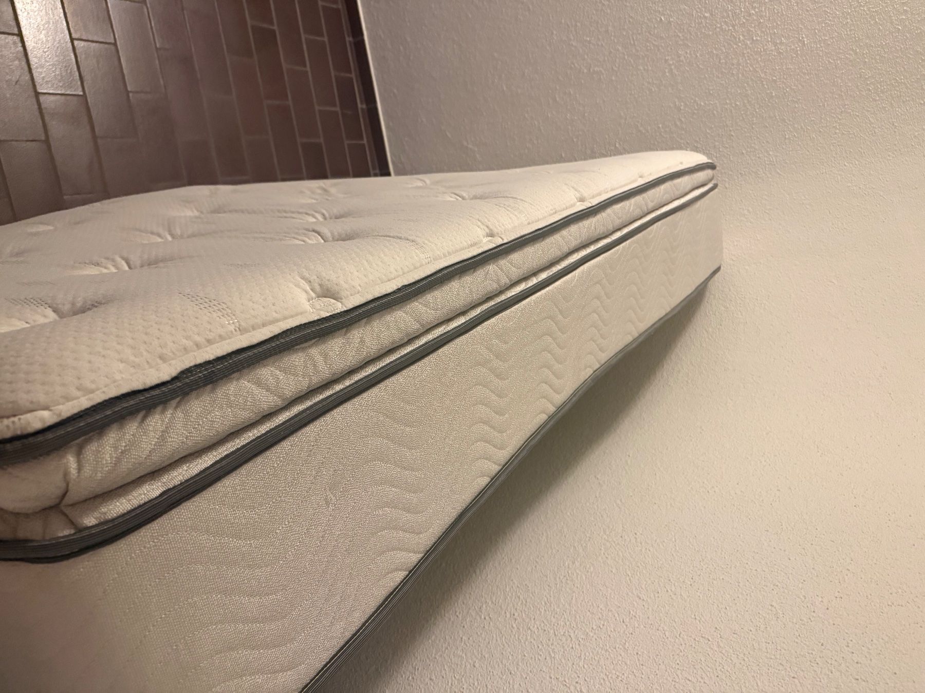 Betten: Kopfteil und Bett Untergestell – Gebraucht aus Kriens von luc_5hvx 2