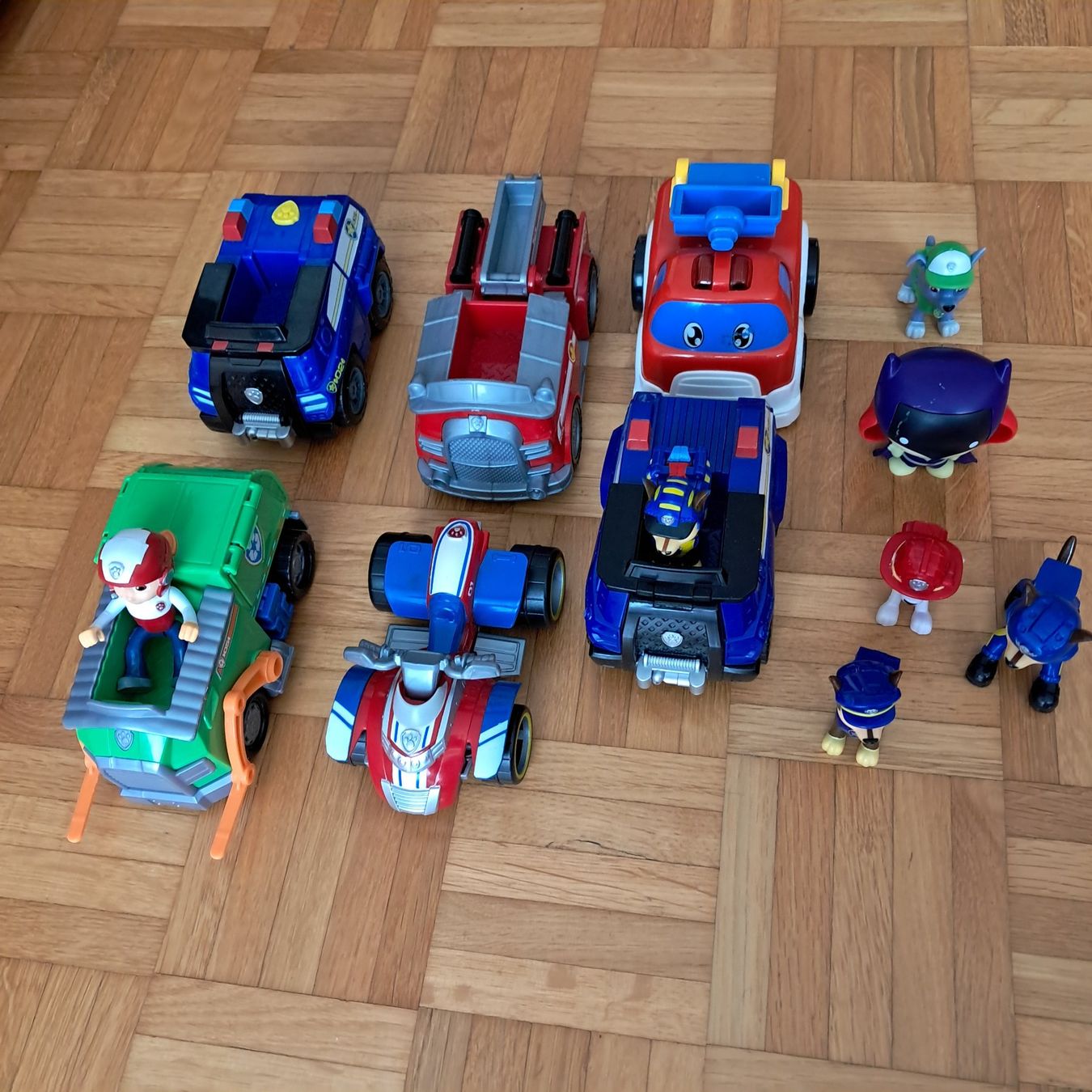 Giocattoli: Paw Patrol Auto Set – Usato da Meilen venduto da Vaurien15