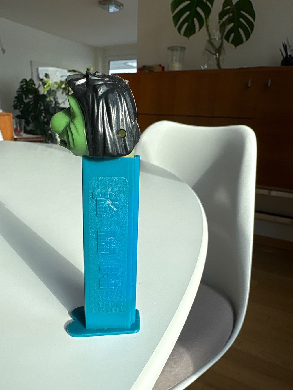 Pez Statuette: PEZ Mr. Ugly, Thin Feet, 3.9 Stem, Made in Austria – Usato da Zürich venduto da Turbotoys 3