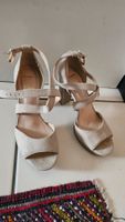 Sandalo a tacco alto in pelle beige n.36 Bata